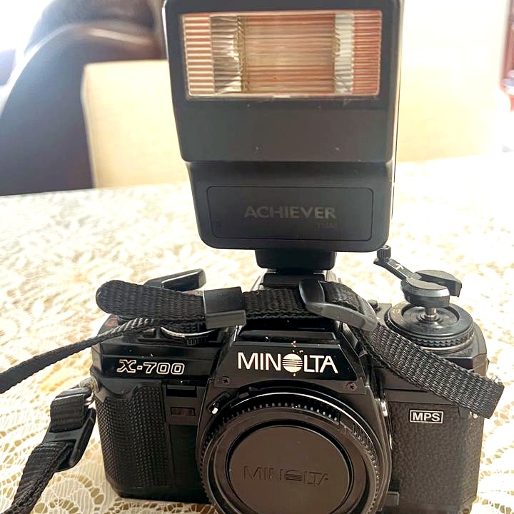 Câmera Minolta X-700 com objetivas